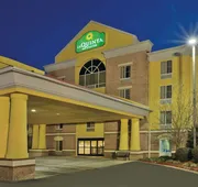 La Quinta Inn & Suites by Wyndham Hot Springs hotel detail image 4