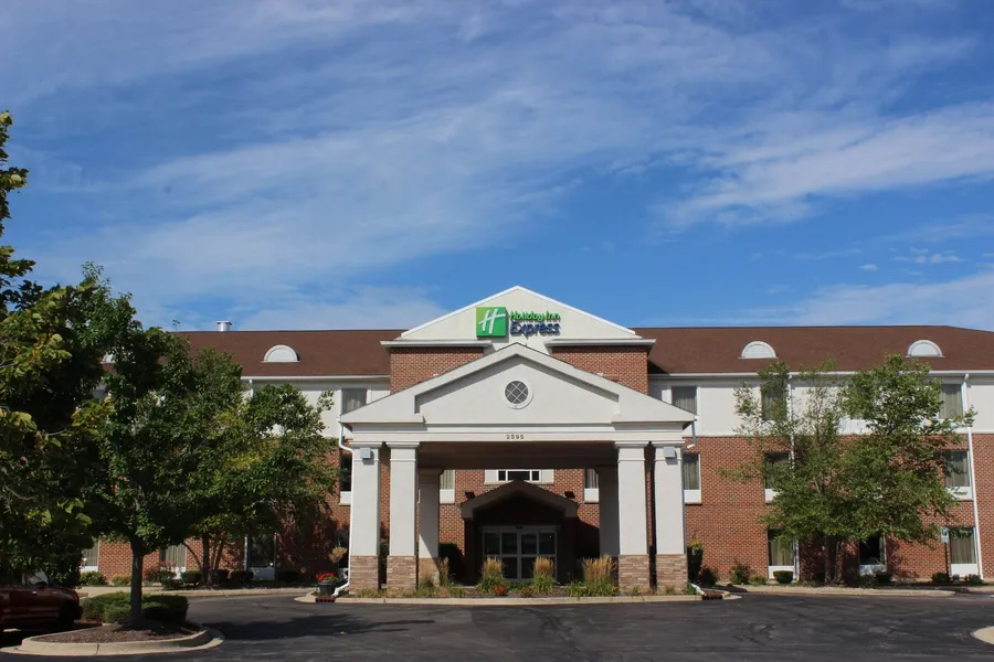 Holiday Inn Express Hotel & Suites Chicago-Algonquin by IHG hotel detail image 2