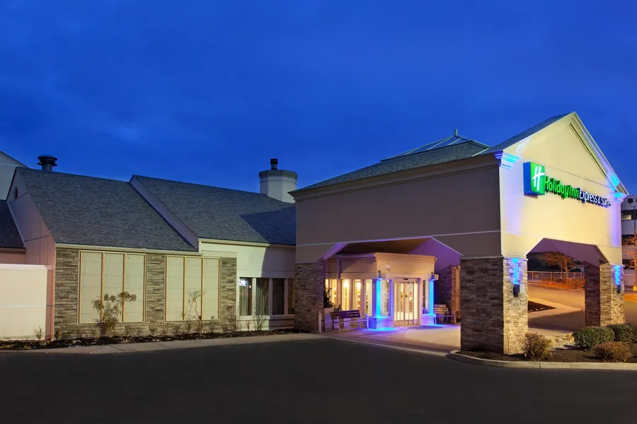 Holiday Inn Express Hotel & Suites Pittsburgh Airport by IHG hotel detail image 2