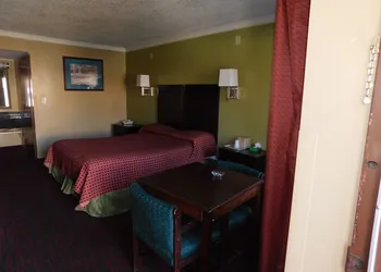 Mounts Motel hotel thumbnail 8