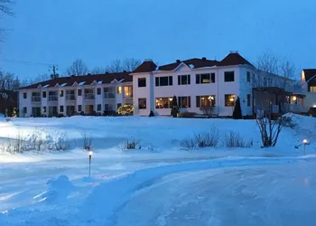 Manoir du Lac William hotel thumbnail 2