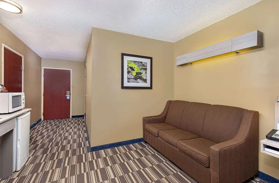 Microtel Inn by Wyndham Dry Ridge hotel detail image 6