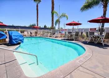 Motel 6 Fresno Blackstone hotel thumbnail 7