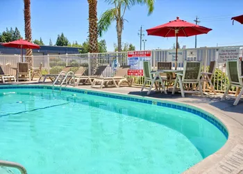 Motel 6 Fresno Blackstone hotel thumbnail 8