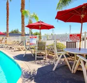 Motel 6 Fresno Blackstone hotel detail image 3