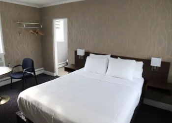 Walkerton Inn Motel hotel thumbnail 6