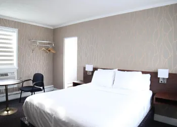 Walkerton Inn Motel hotel thumbnail 7