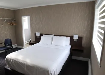 Walkerton Inn Motel hotel thumbnail 8