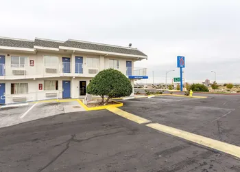 Motel 6 Albuquerque NM - South - Airport hotel thumbnail 2