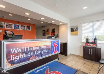 Motel 6 Albuquerque NM - South - Airport hotel thumbnail 4