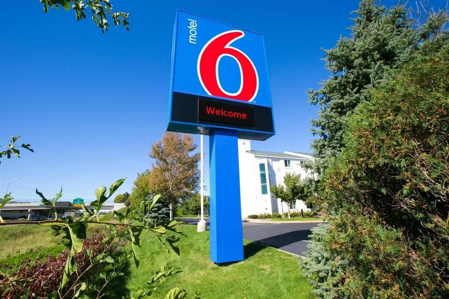 Motel 6 Brooklyn Center, MN - Minneapolis hotel detail image 2