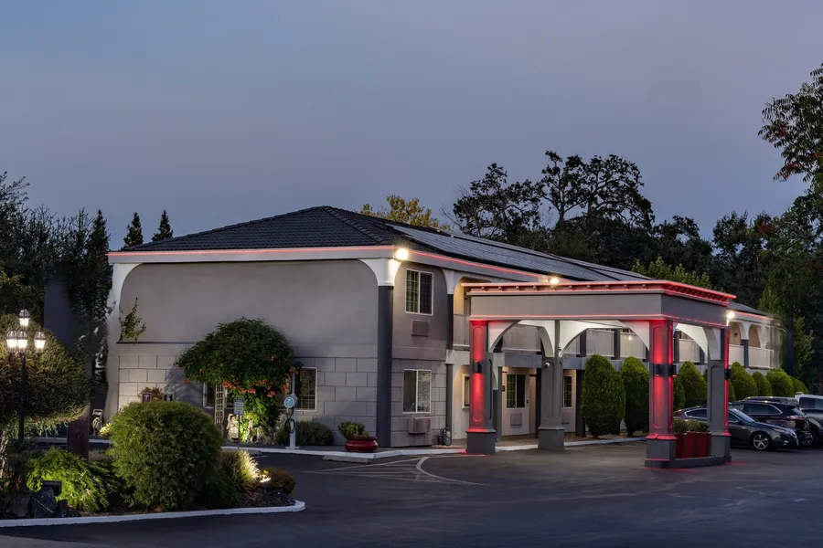The Orchard Hotel Ukiah Mendocino County hotel detail image 2