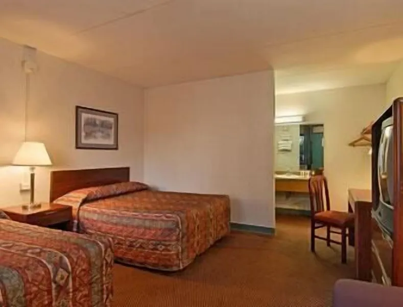 Super 8 by Wyndham White River Junction hotel detail image 6