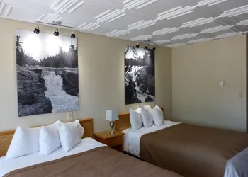 Catalina Motel hotel thumbnail 6