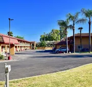 Super 8 by Wyndham Visalia hotel detail image 7