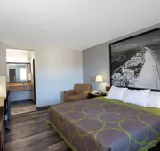Super 8 by Wyndham Naples hotel detail image 3