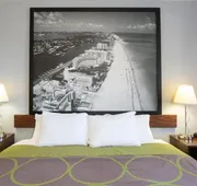 Super 8 by Wyndham Naples hotel detail image 7