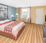 Super 8 by Wyndham Dothan hotel detail image 5