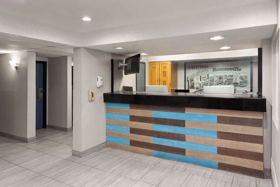 Super 8 by Wyndham Romeoville Bolingbrook hotel detail image 6