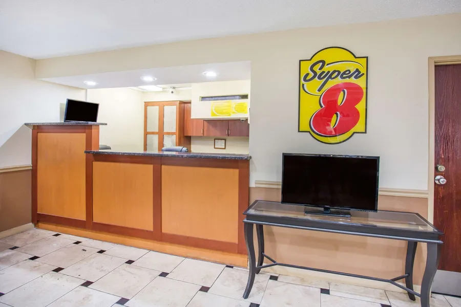 Super 8 by Wyndham Harrisonburg hotel detail image 2