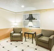Super 8 by Wyndham Harrisonburg hotel detail image 3