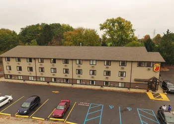 Super 8 By Wyndham Kalamazoo hotel thumbnail 6