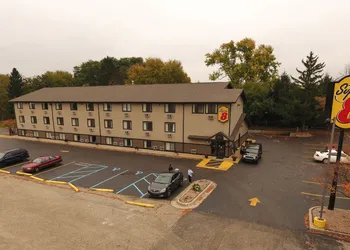 Super 8 By Wyndham Kalamazoo hotel thumbnail 7