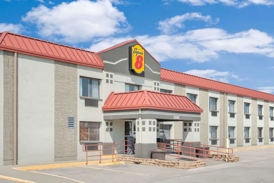 Super 8 by Wyndham Marshalltown hotel detail image 2