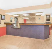 Super 8 by Wyndham Marshalltown hotel detail image 3