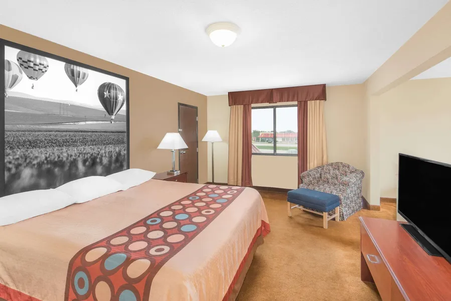 Super 8 by Wyndham Marshalltown hotel detail image 6