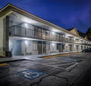 Super 8 by Wyndham Hardeeville/Savannah North hotel detail image 5