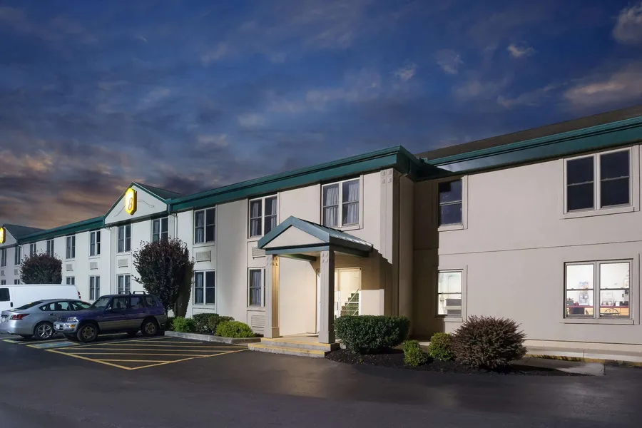 Super 8 by Wyndham Harrisburg Hershey West hotel detail image 2