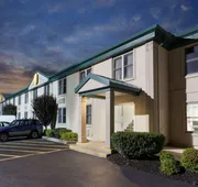 Super 8 by Wyndham Harrisburg Hershey West hotel detail image 3