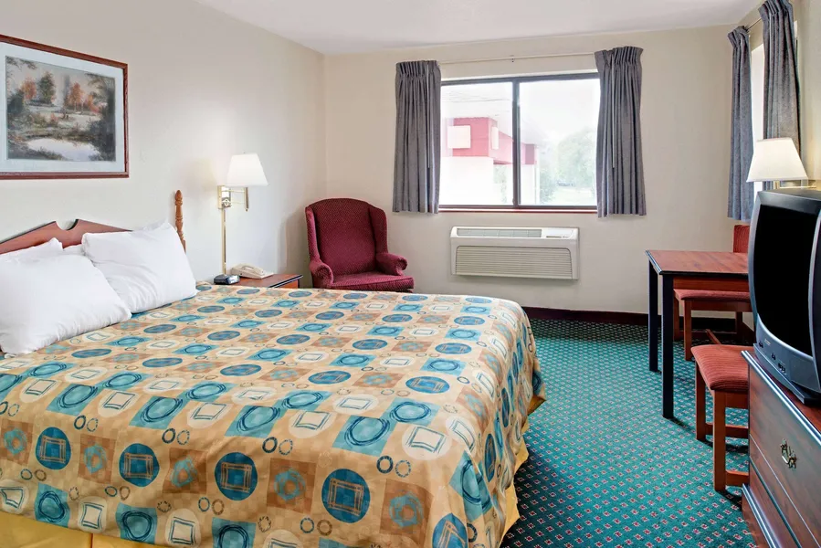 Super 8 by Wyndham Omaha Eppley Airport/Carter Lake hotel detail image 6