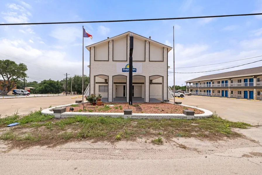 Days Inn by Wyndham Kenedy/Karnes City hotel detail image 2