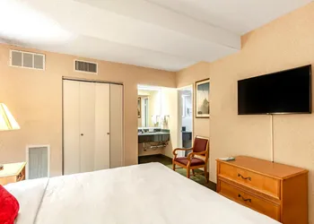 Red Lion Hotel Rosslyn Iwo Jima hotel thumbnail 8