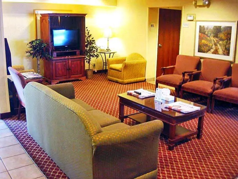 Econo Lodge Inn & Suites hotel detail image 2