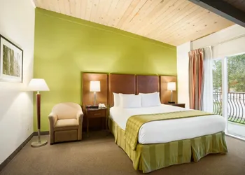 Ramada Conference Centr by Wyndham San Diego North hotel thumbnail 4