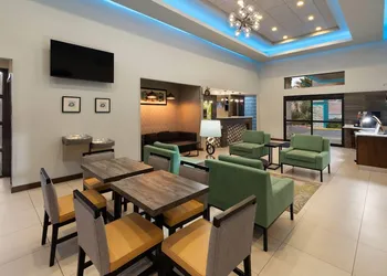 Ramada by Wyndham El Paso hotel thumbnail 2