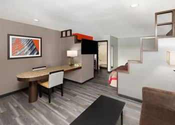 Ramada by Wyndham El Paso hotel thumbnail 8