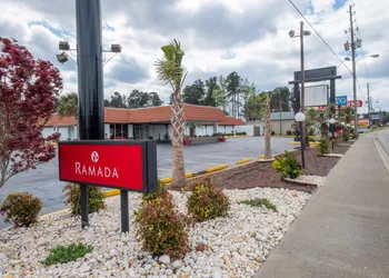 Ramada By Wyndham Walterboro hotel thumbnail 5