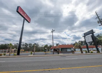 Ramada By Wyndham Walterboro hotel thumbnail 6