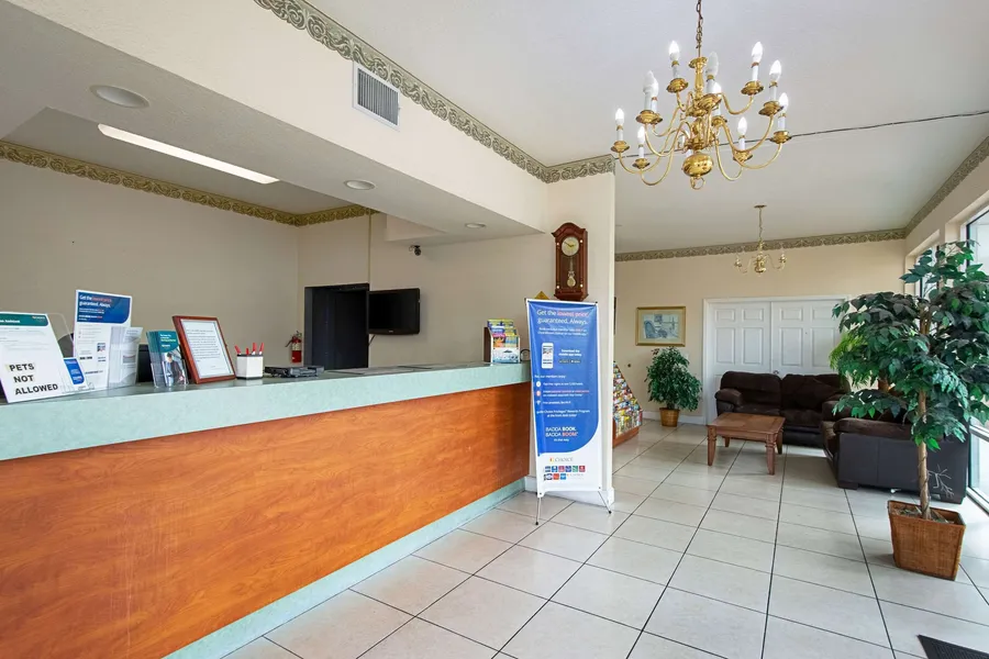 Econo Lodge Inn & Suites Clearwater Central hotel detail image 6