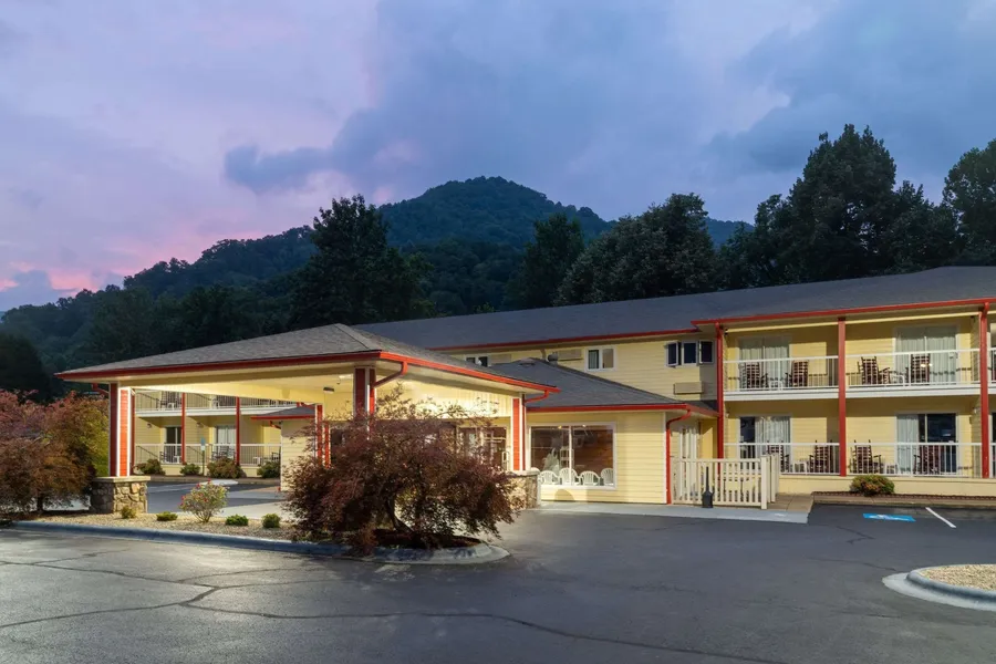Ramada by Wyndham Maggie Valley hotel detail image 2
