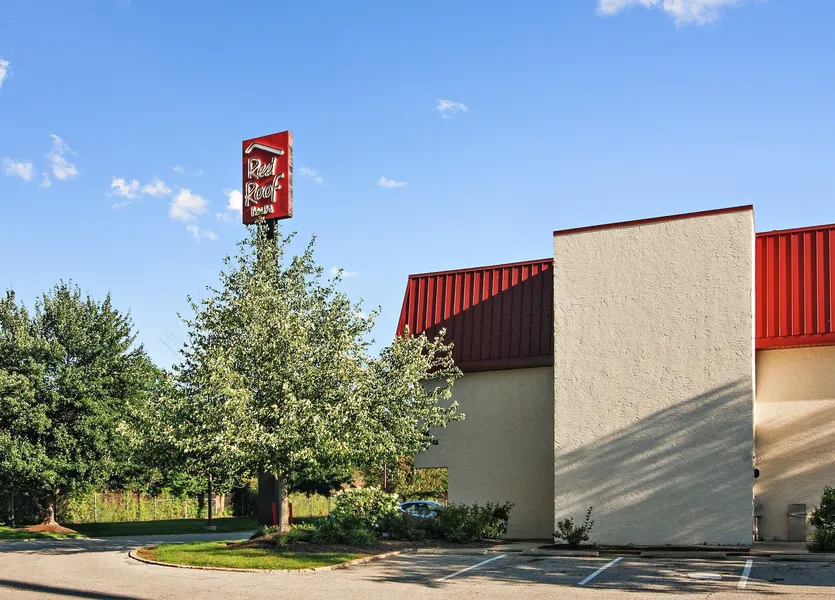 Red Roof Inn Cleveland Airport-Middleburg Heights hotel detail image 2