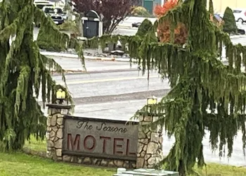 Seasons Motel hotel thumbnail 7