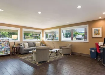 Rodeway Inn Portland Airport hotel thumbnail 3
