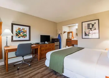 Rodeway Inn Portland Airport hotel thumbnail 5
