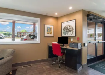 Rodeway Inn Portland Airport hotel thumbnail 7