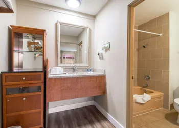 Rodeway Inn Portland Airport hotel thumbnail 8